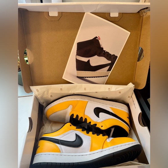 Nike Wms Air Jordan 1 Low “Laser Orange" Black and Yellow Sneakers - Size 8.5 - Picture 3 of 8